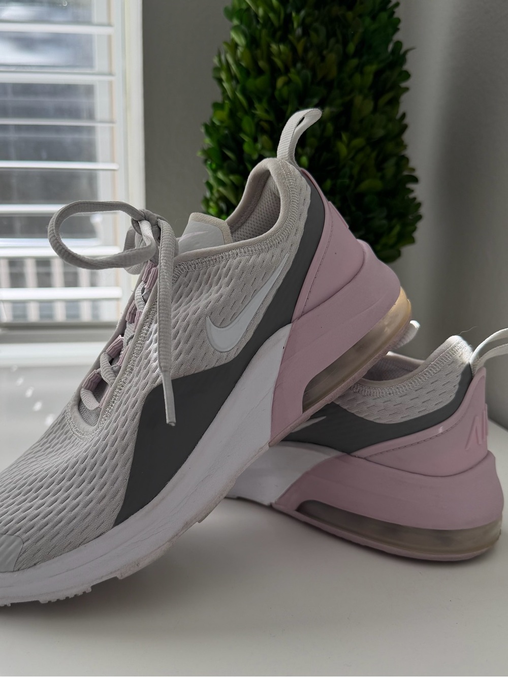 Nike Air Max Motion 2 Grey Pink Iced Lilac Sneakers Size 5Y